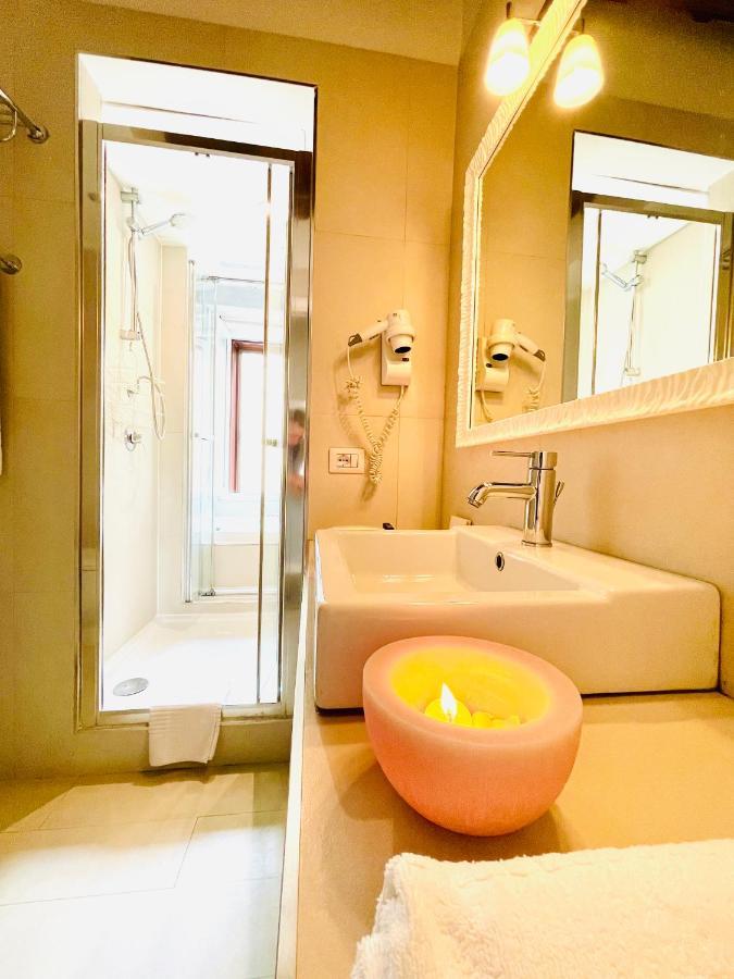 Town House Spagna- Luxury Rooms With Jacuzzi Bath Roma Exterior foto