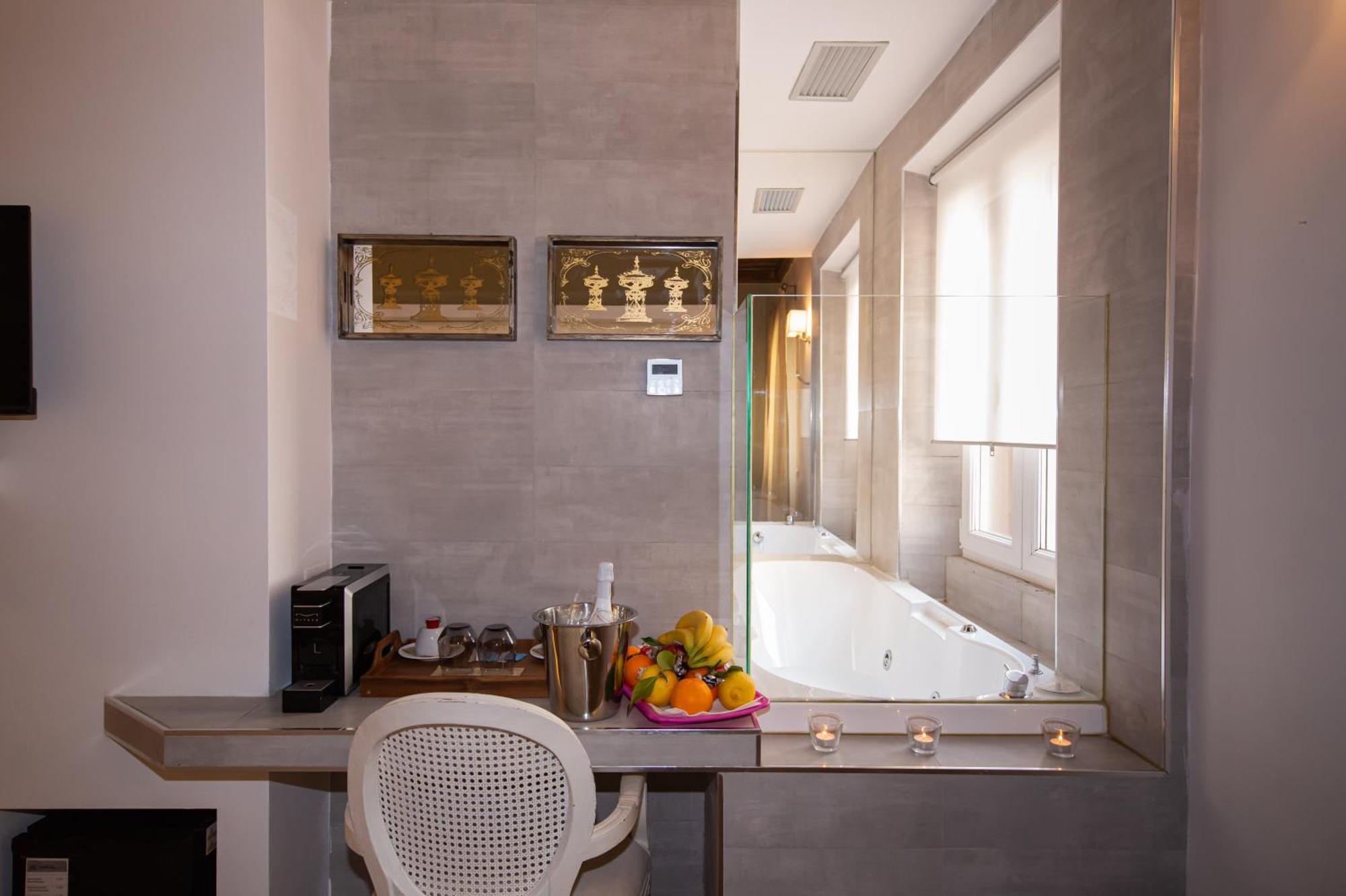 Town House Spagna- Luxury Rooms With Jacuzzi Bath Roma Exterior foto